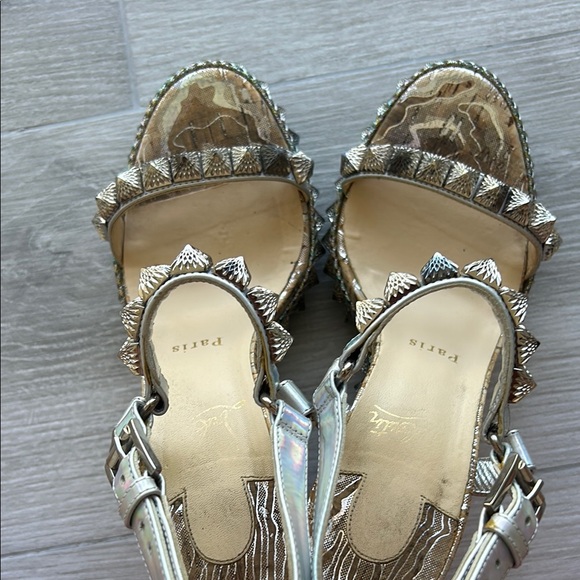 Christian Louboutin Pira Ryad Iridescent studded platform wedge - Picture 13 of 13